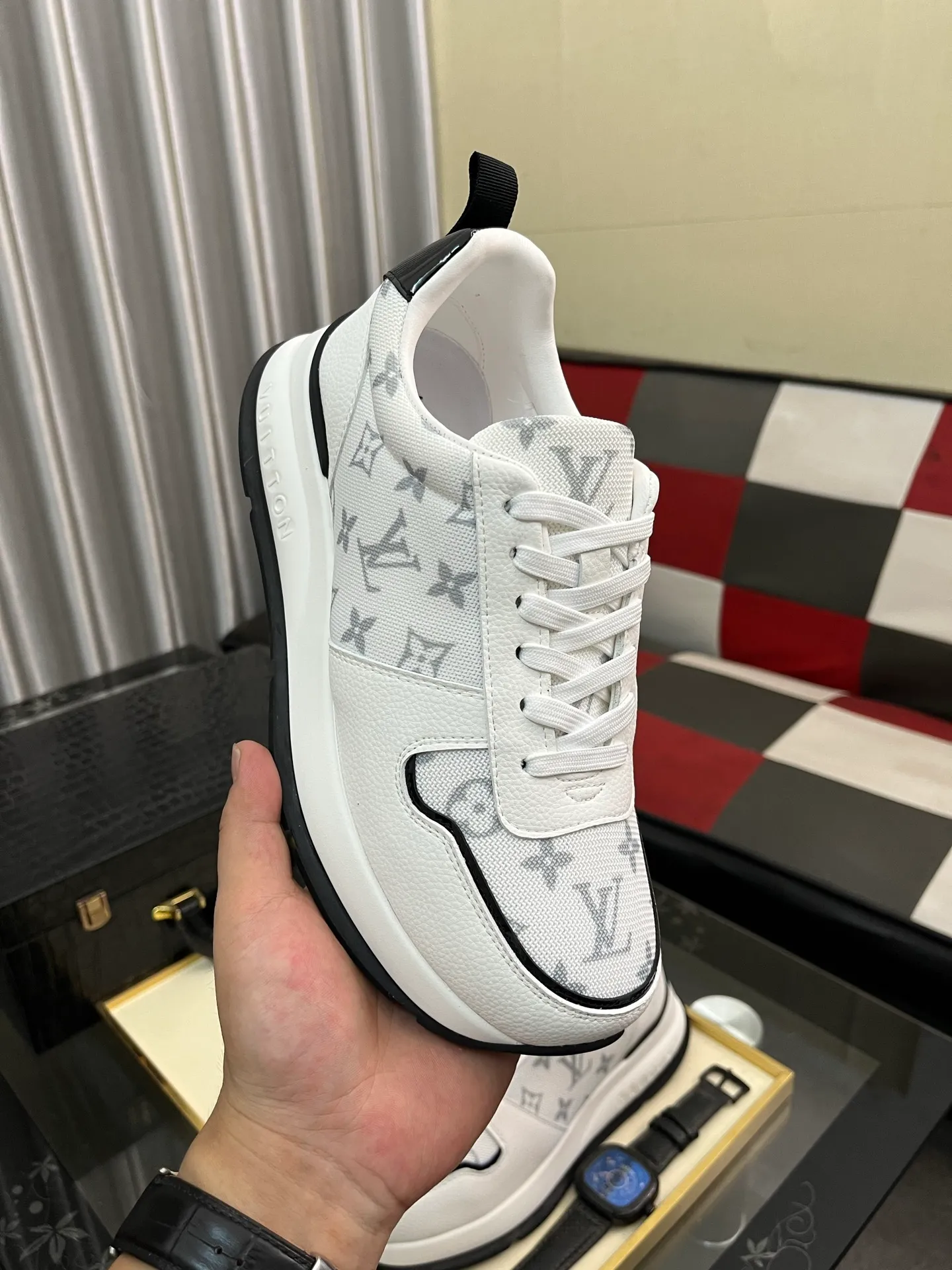 Men's men's shoes💰458⌚️⌚️ Loui* Vuitto* - Louis ** donkey's new color men's trainer sneakers, this LV Trainer sneaker is made of calfskin and breathable mesh, showing pure colors, the #54 logo on the back traces the brand's birth in 1854, the designer's handwritten brand logo embellishes one side, virgil Designed by abloh himself, it is a very commemorative sneaker. The new LV Louis Vuitton loui* vuitto* trainer sneaker low casual sports culture versatile basketball sneaker. Size: 38-444️⃣Colors available